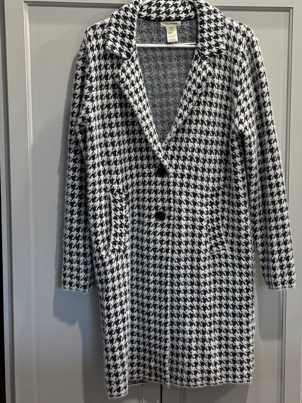 Max Studio Black & White Houndstooth Long Sweater with Pockets
